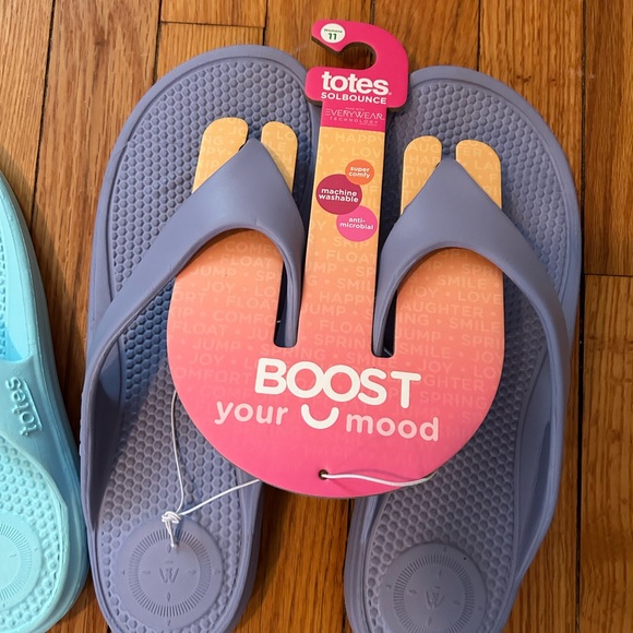 Boost Totes Flip Flops 🩴 - Picture 3 of 5